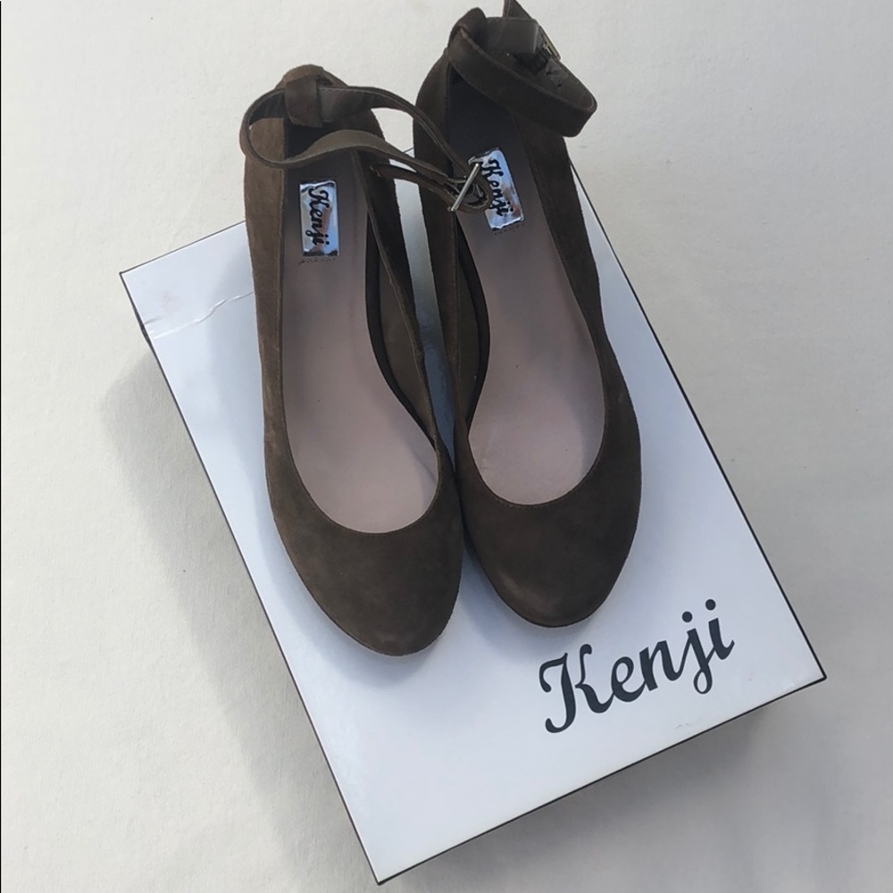 NWT Kenji Taupe Suede Wedge Heels Size 8